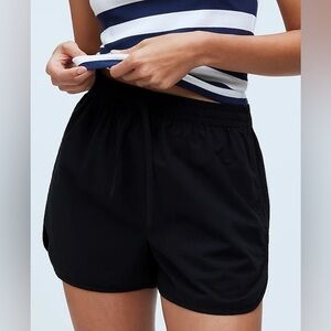Madewell Dolphin Shorts in Black